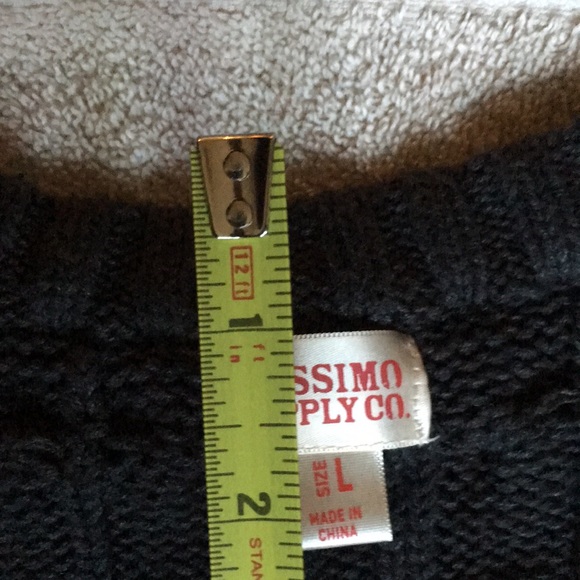 Mossimo sweater - Picture 6 of 8